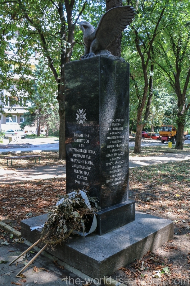 Памятник болгарским летчикам, погибшим при защите Софии