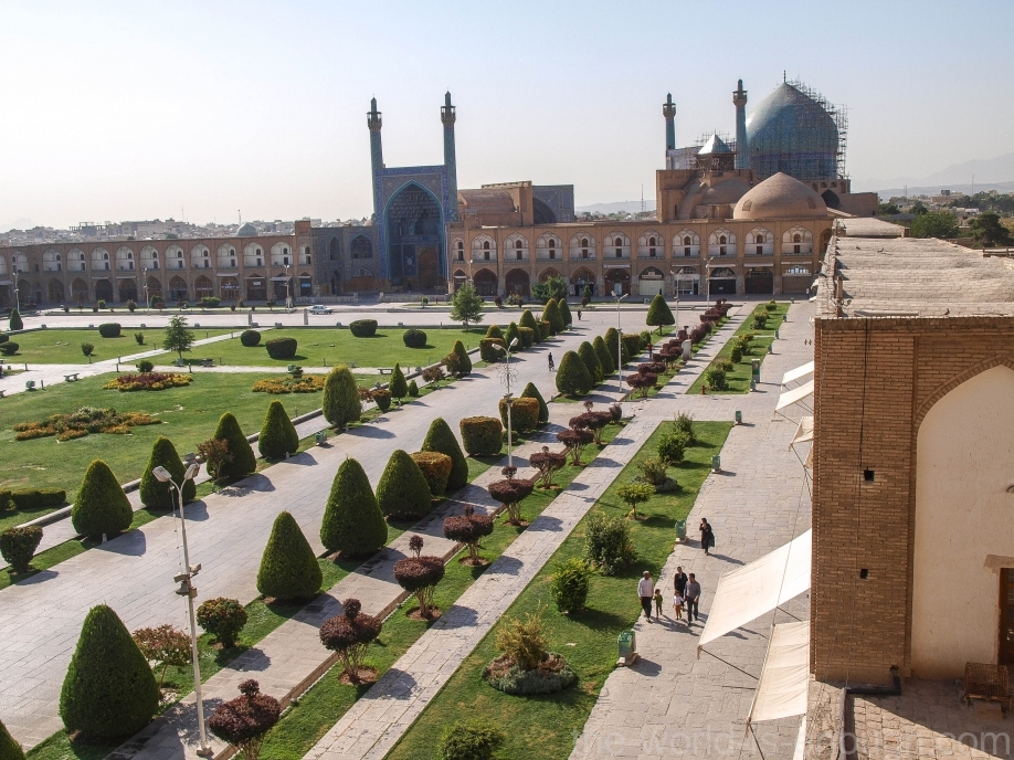 Вид из дворца Алий-Гапу на площадь Имама