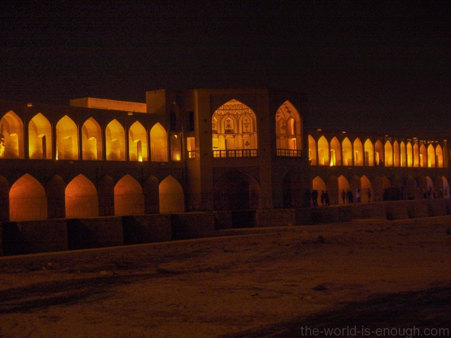Исфахан, мост Хаджу ночью