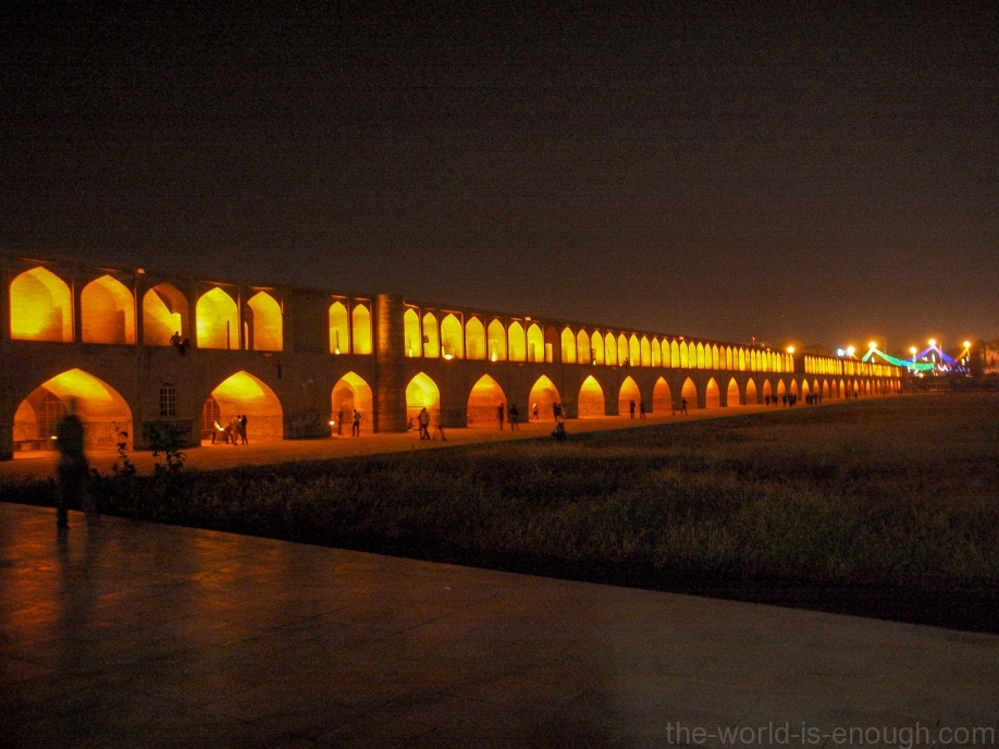 Исфахан, Мост Сио-Се-Поль (мост Тридцати колонн)