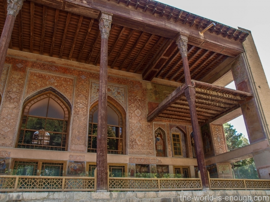 Терраса дворца Чехель Сотун, Исфахан, Иран