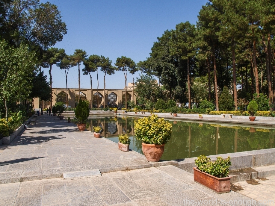 Парк у дворца Чехель Сотун, Исфахан, Иран