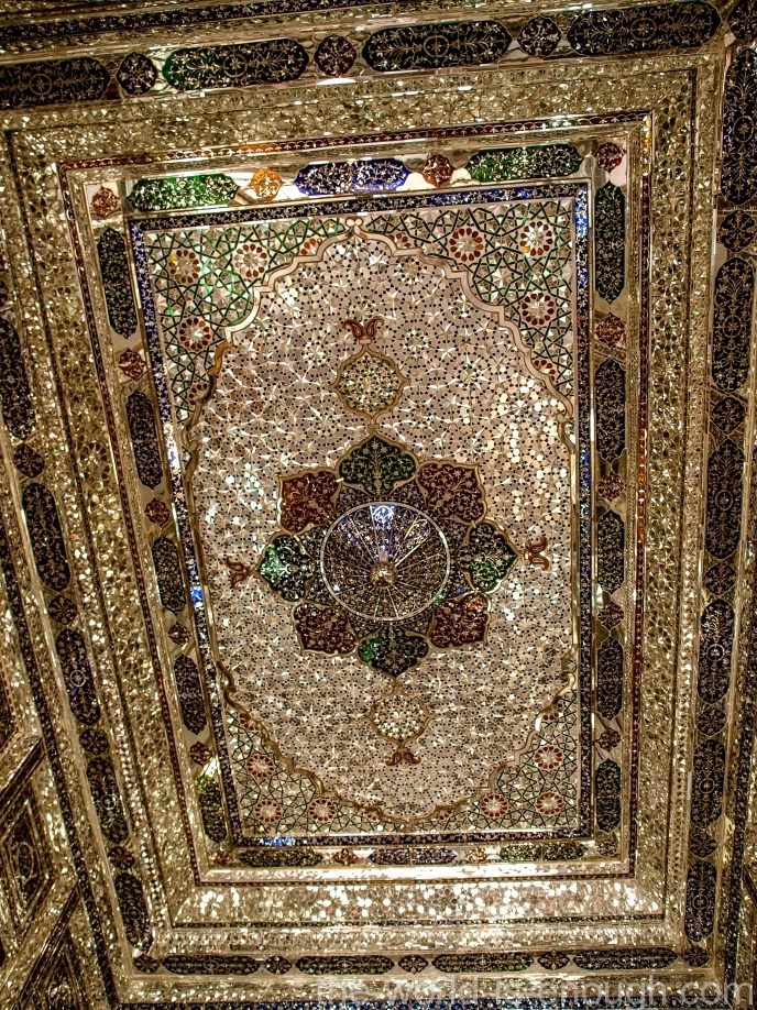 Элементы зеркальной мозаики потолка тронного зала дома Кавамов, Шираз