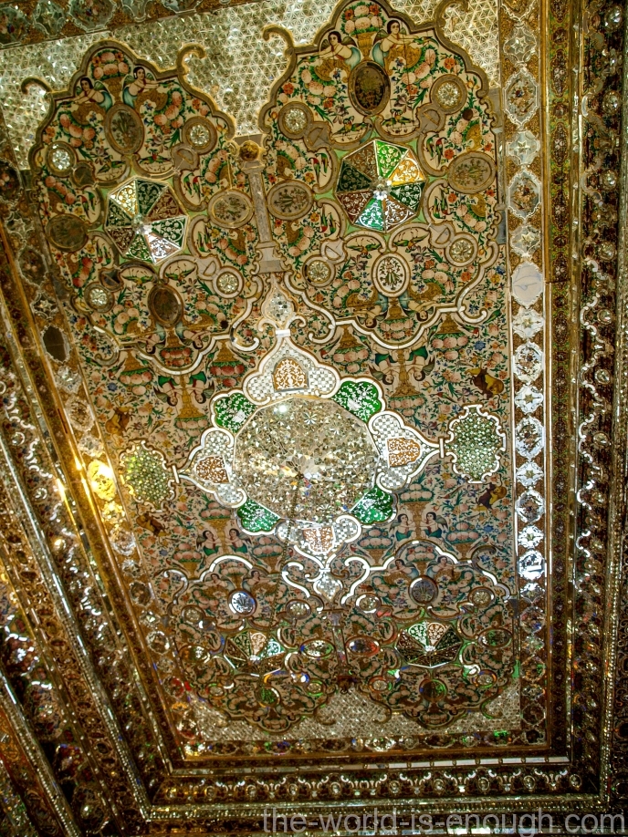 Потолок в зале приемов в Зинат оль-Мольк, Шираз