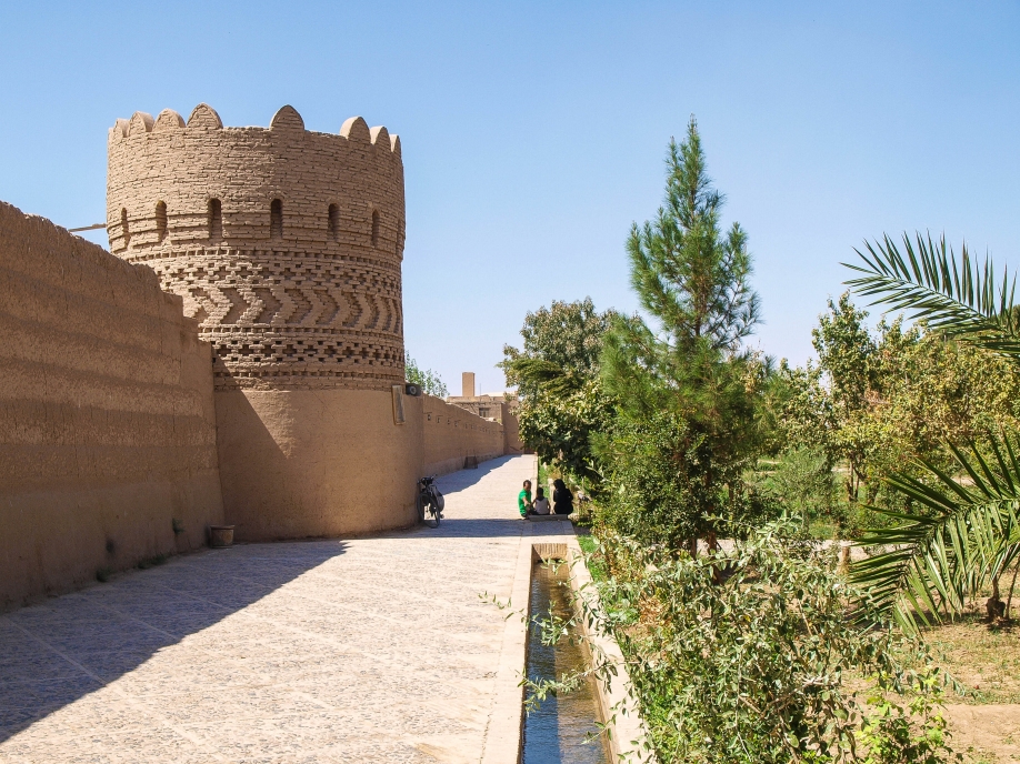  Сад Доулат Абад, Йезд, под надежной защитой крепостных стен