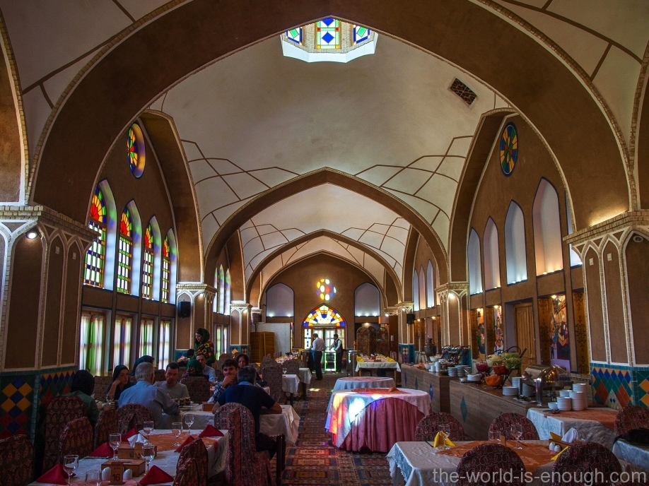 Зал ресторана Moshir al-Mamalek Garden Hotel