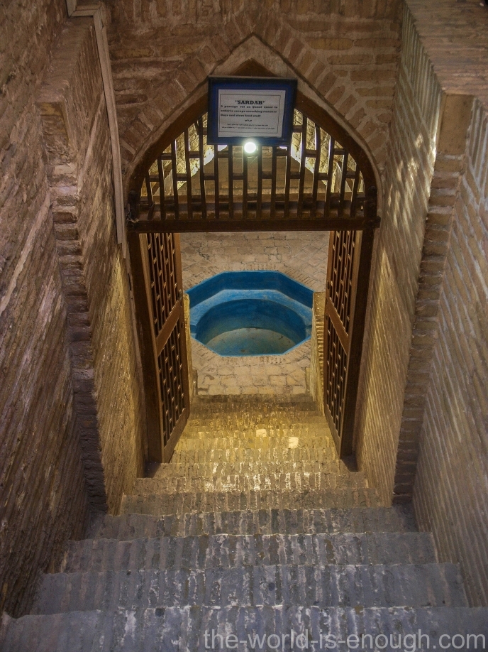 Вход в подвальную кладовую в Музее воды в Йезде