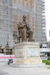 Skopje, Pela Square. Monument to Pavel Shatev