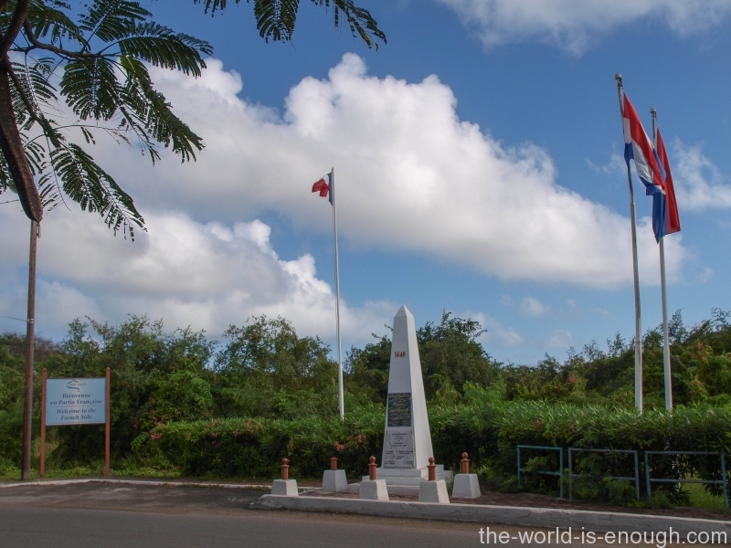 Sint Maarten border monument