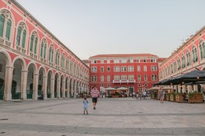 Split Republic Square, Prokurative